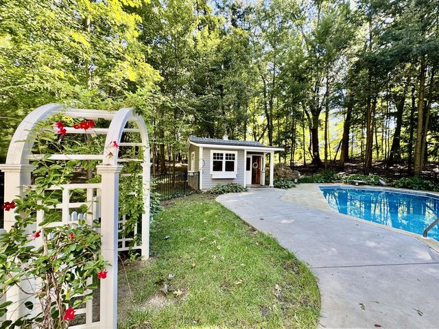 7234 S 8th, Kalamazoo, MI 49009