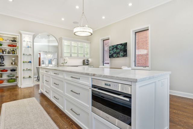 1816 N Hudson Avenue, Chicago, IL 60614