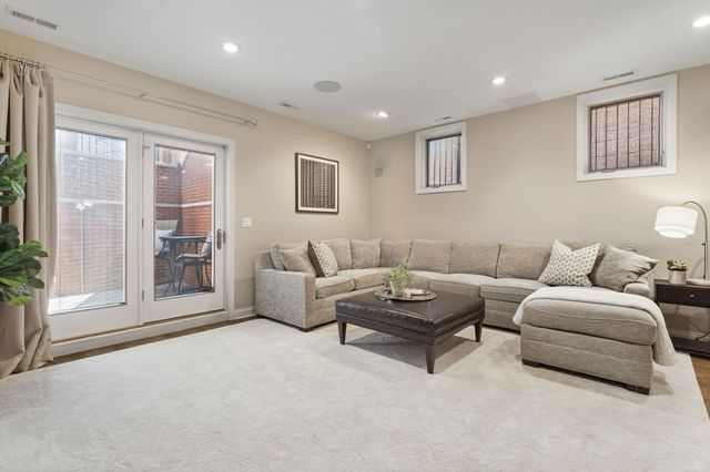 1816 N Hudson Avenue, Chicago, IL 60614