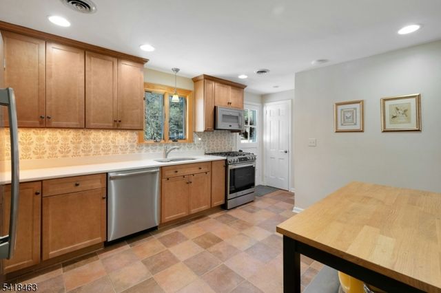 55 Carlton Rd, Long Hill Twp., NJ 07946