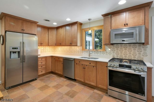 55 Carlton Rd, Long Hill Twp., NJ 07946