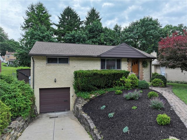 5229 Colewood Dr, Baldwin Boro, PA 15236