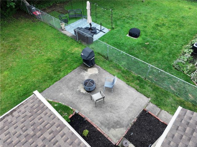 5229 Colewood Dr, Baldwin Boro, PA 15236