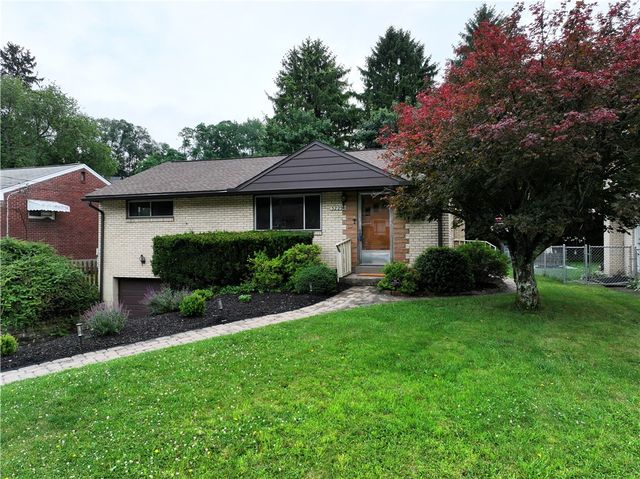 5229 Colewood Dr, Baldwin Boro, PA 15236