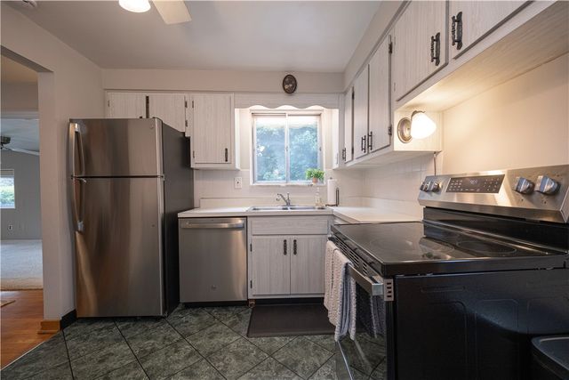 5229 Colewood Dr, Baldwin Boro, PA 15236