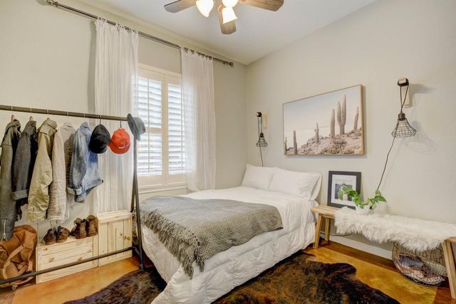 2300 E 9th ST, Austin, TX 78702