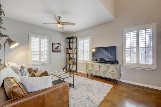 2300 E 9th ST, Austin, TX 78702