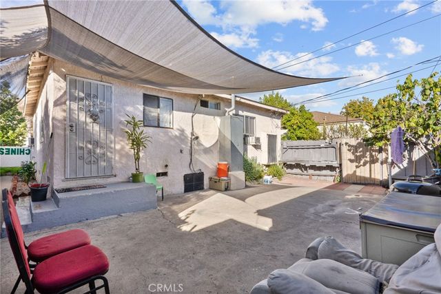 11816 Victory Boulevard, North Hollywood, CA 91606