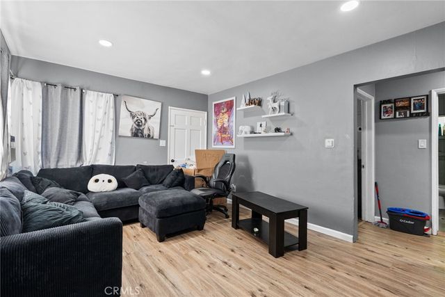 11816 Victory Boulevard, North Hollywood, CA 91606