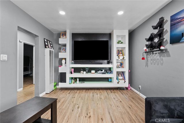 11816 Victory Boulevard, North Hollywood, CA 91606