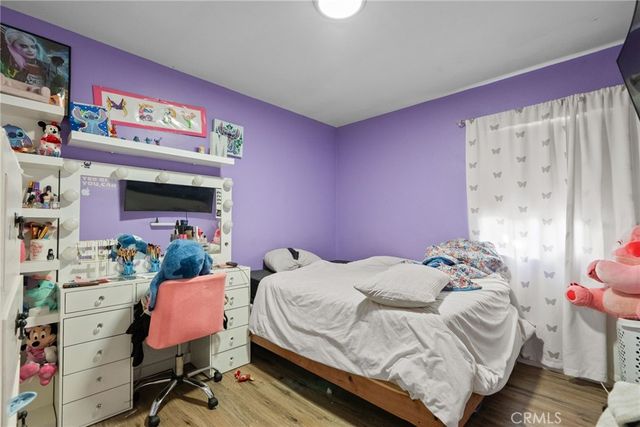 11816 Victory Boulevard, North Hollywood, CA 91606