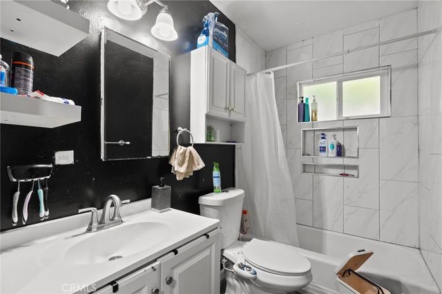 11816 Victory Boulevard, North Hollywood, CA 91606