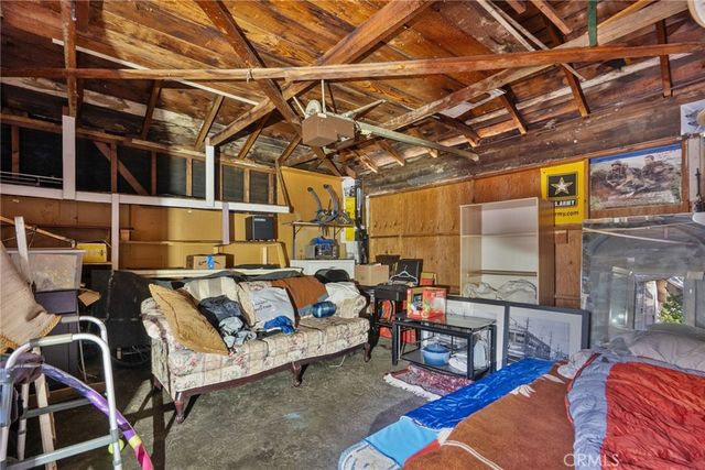 11816 Victory Boulevard, North Hollywood, CA 91606