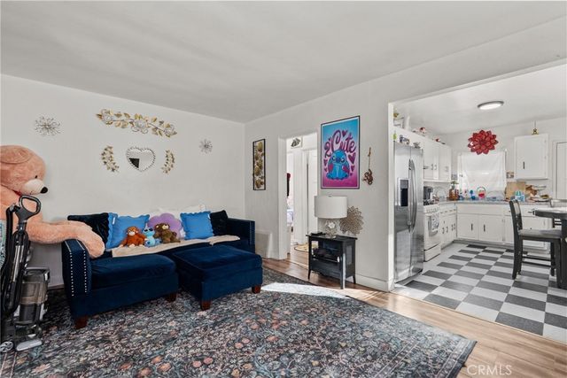 11816 Victory Boulevard, North Hollywood, CA 91606