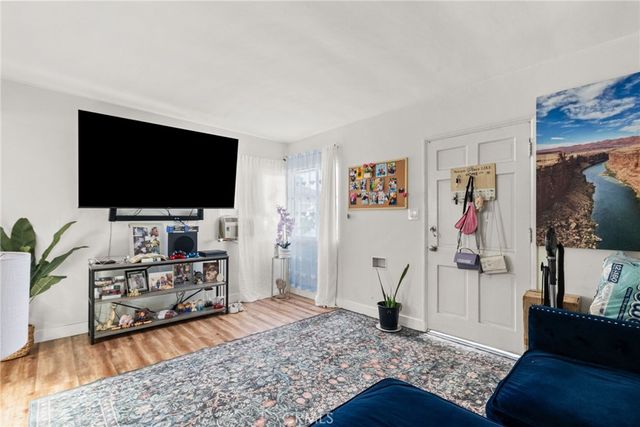 11816 Victory Boulevard, North Hollywood, CA 91606