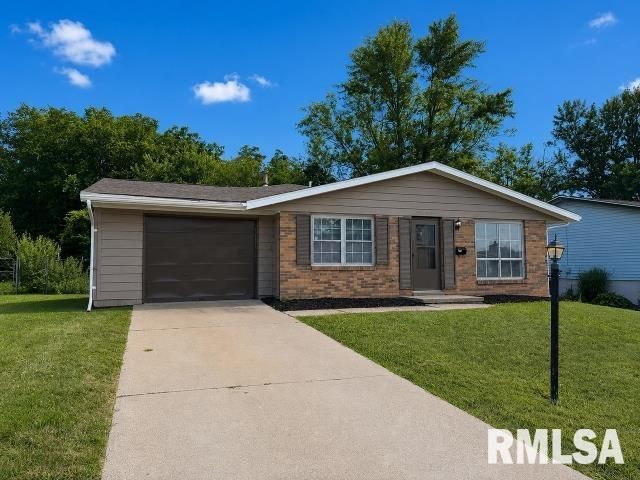 2220 W KENSINGTON Drive, Peoria, IL 61614