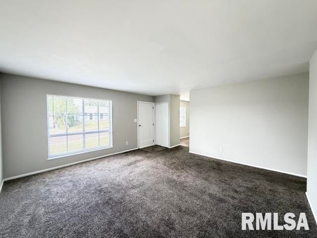 2220 W KENSINGTON Drive, Peoria, IL 61614