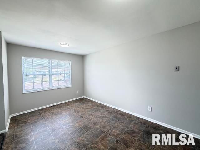 2220 W KENSINGTON Drive, Peoria, IL 61614
