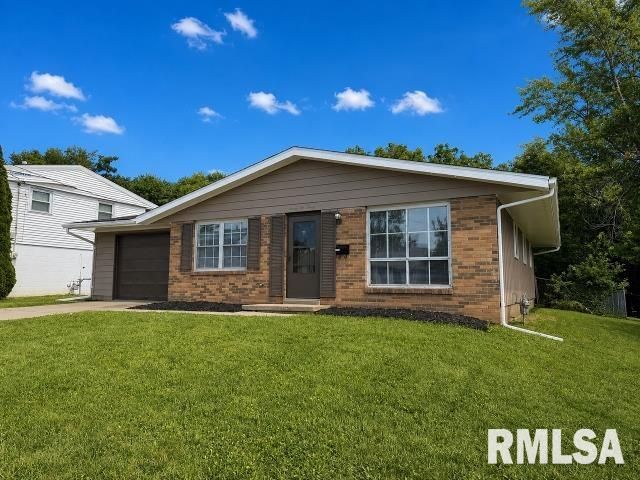 2220 W KENSINGTON Drive, Peoria, IL 61614
