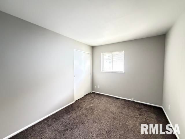 2220 W KENSINGTON Drive, Peoria, IL 61614
