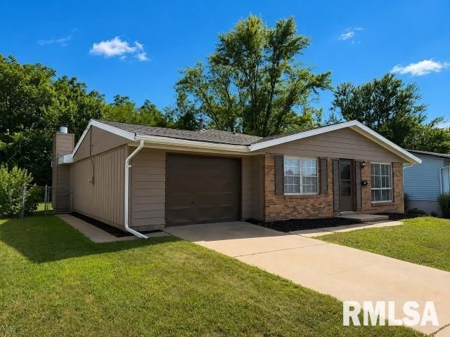 2220 W KENSINGTON Drive, Peoria, IL 61614