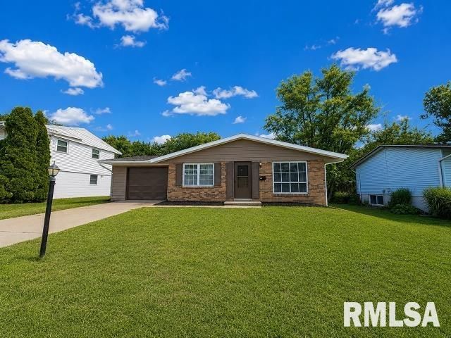 2220 W KENSINGTON Drive, Peoria, IL 61614