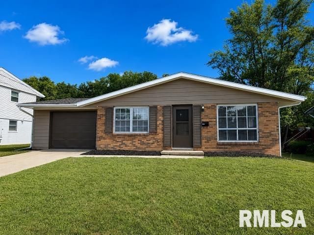 2220 W KENSINGTON Drive, Peoria, IL 61614