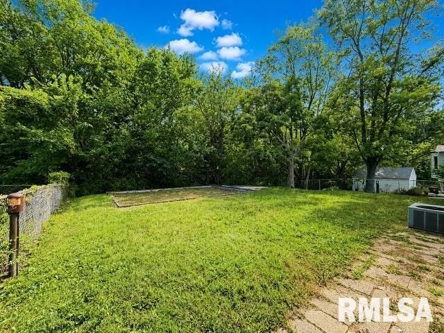2220 W KENSINGTON Drive, Peoria, IL 61614