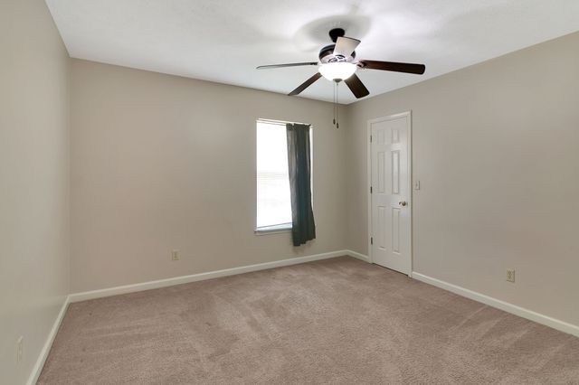 999 Stateline Rd, Oak Grove, KY 42262