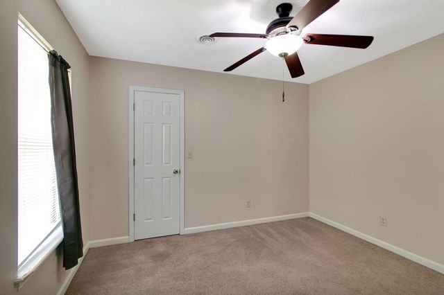 999 Stateline Rd, Oak Grove, KY 42262