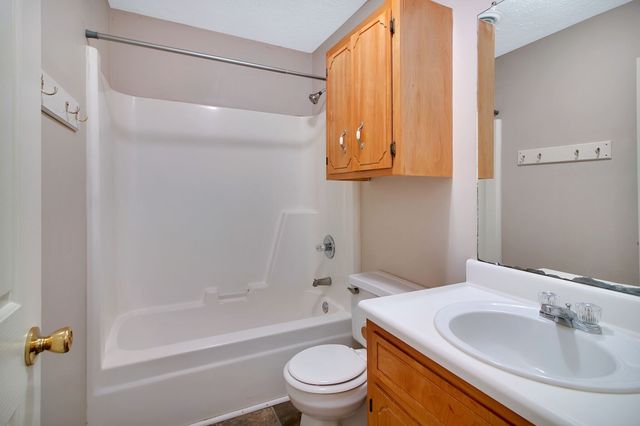 999 Stateline Rd, Oak Grove, KY 42262