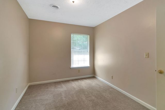 999 Stateline Rd, Oak Grove, KY 42262