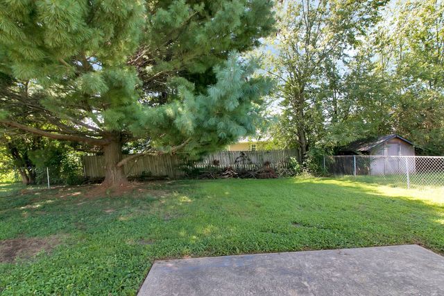 999 Stateline Rd, Oak Grove, KY 42262