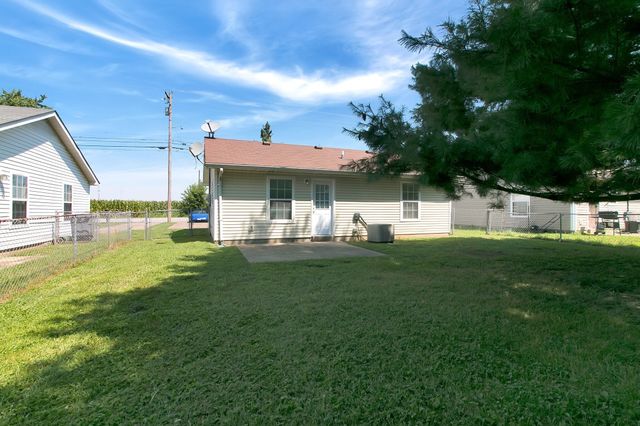 999 Stateline Rd, Oak Grove, KY 42262