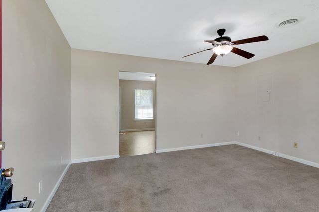 999 Stateline Rd, Oak Grove, KY 42262