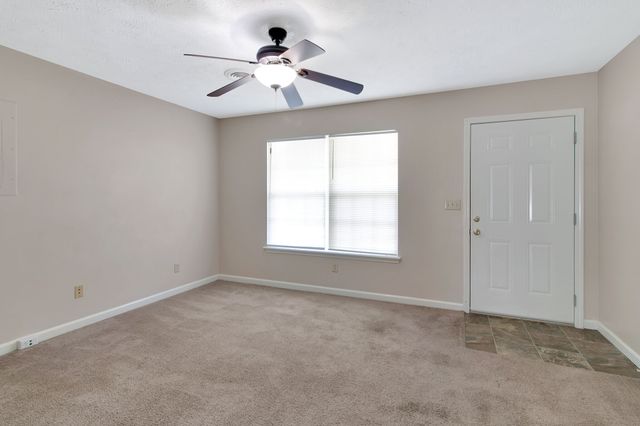 999 Stateline Rd, Oak Grove, KY 42262
