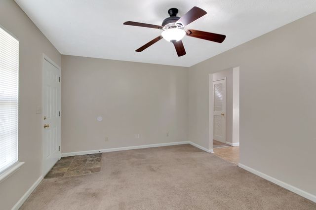 999 Stateline Rd, Oak Grove, KY 42262