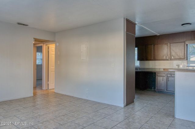 4828 LAMBING Road, Jacksonville, FL 32210