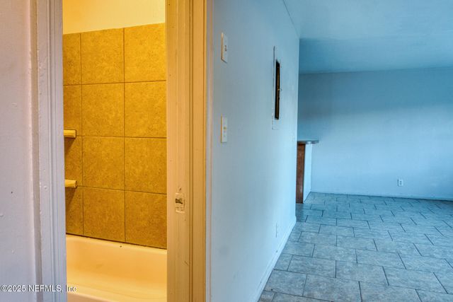 4828 LAMBING Road, Jacksonville, FL 32210