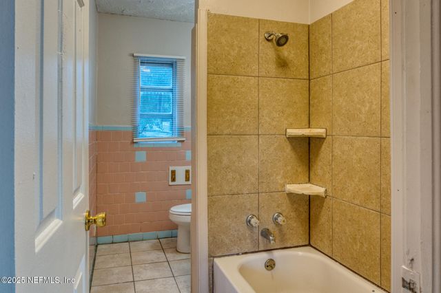 4828 LAMBING Road, Jacksonville, FL 32210