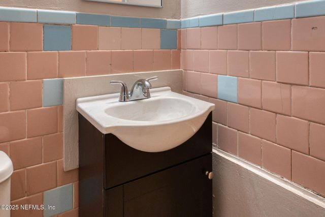 4828 LAMBING Road, Jacksonville, FL 32210