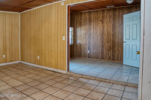 4828 LAMBING Road, Jacksonville, FL 32210