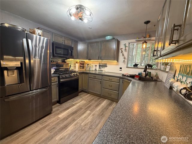 60 N Carp Place N, Hoodsport, WA 98548