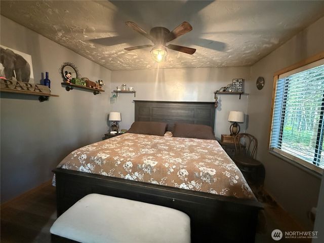 60 N Carp Place N, Hoodsport, WA 98548
