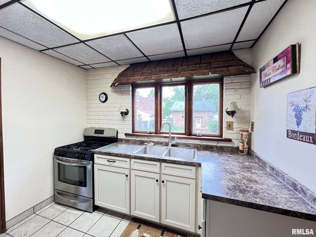 2523 W ROHMANN Avenue, West Peoria, IL 61604