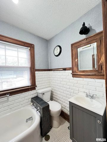2523 W ROHMANN Avenue, West Peoria, IL 61604