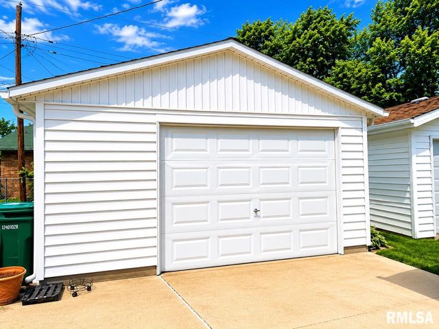 2523 W ROHMANN Avenue, West Peoria, IL 61604