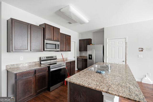 2024 S Sawgrass Drive E, Hampton, GA 30228