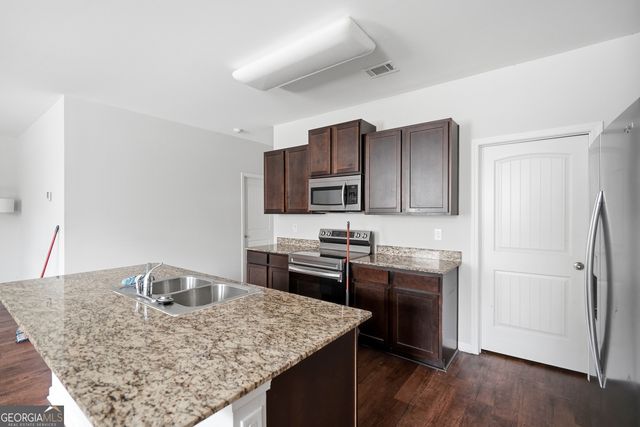 2024 S Sawgrass Drive E, Hampton, GA 30228