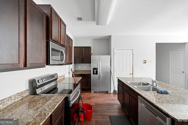 2024 S Sawgrass Drive E, Hampton, GA 30228